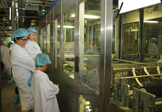 vui he 2018 be cung kham pha sieu nha may sua cua vinamilk