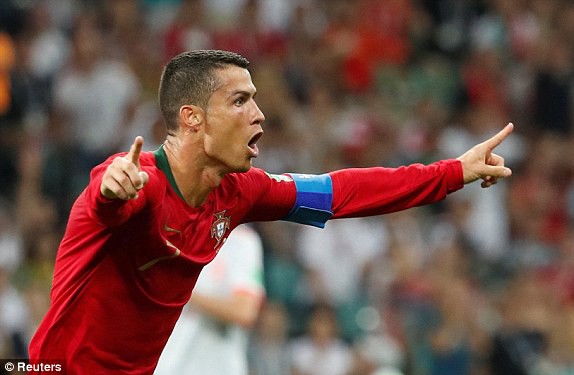 ronaldo no hat trick bo dao nha ruot duoi ngoan muc tay ban nha