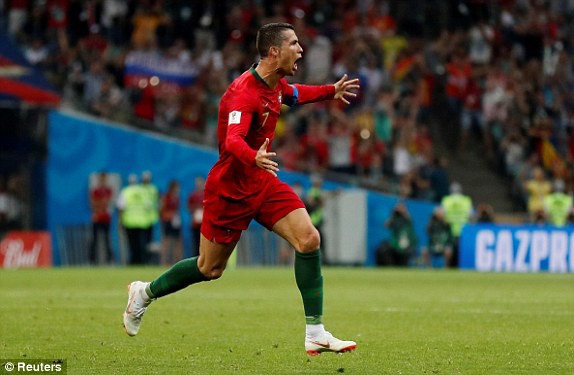 ronaldo no hat trick bo dao nha ruot duoi ngoan muc tay ban nha