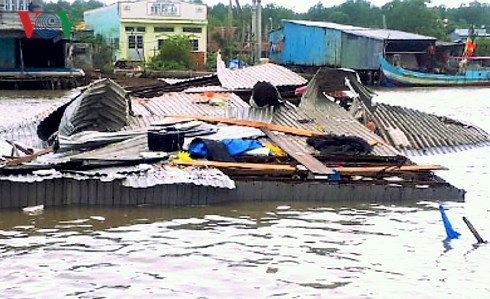 toan canh sat lo lien tiep gay hu hai nhieu nha dan tai ca mau