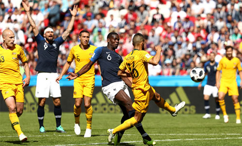 pogba bi tuoc ban quyet dinh trong tran dau australia