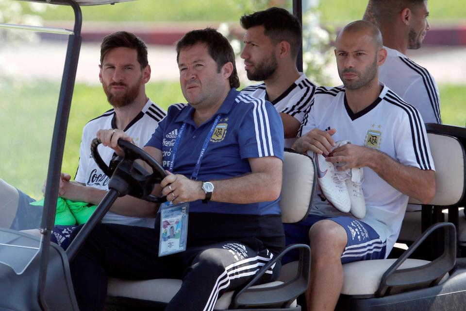 bien lon argentina messi cam dau dao chinh lat ghe hlv sampaoli