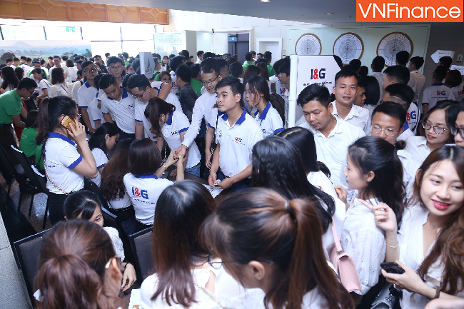 hang nghin nhan vien ban hang bat ngo xuat hien lam nong su kien dien ra tai du an imperia sky garden