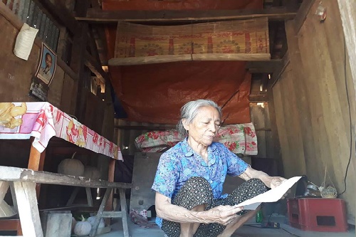 chuyen la o ha tinh cu ba 79 tuoi mon moi cho khen thuong vi chu quen cua can bo xa