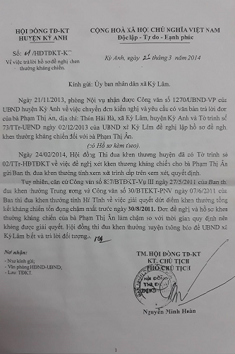 chuyen la o ha tinh cu ba 79 tuoi mon moi cho khen thuong vi chu quen cua can bo xa