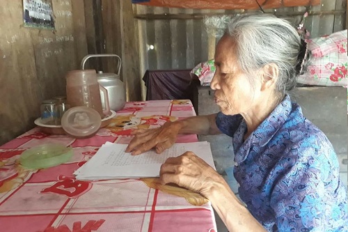 chuyen la o ha tinh cu ba 79 tuoi mon moi cho khen thuong vi chu quen cua can bo xa