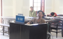 dang dieu tri trong benh vien thay be gai 11 tuoi bi thieu nang ga dan ong u60 du do gio tro doi bai ngay tren giuong benh