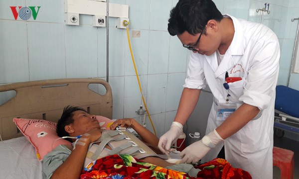 nguoi hung trong mua lu tay bac