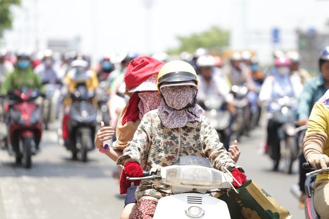 mien bac buoc vao dot nang nong du doi nhat nam ha noi nhiet do cao nhat len den 39 do c