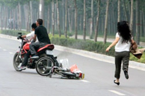 bang nhom dung binh xit hoi cay tan cong cuop tai san o sai gon