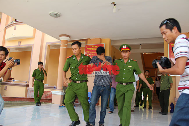 vu tham sat tai binh phuoc giet xong 6 nguoi nghi pham do be na nin khoc roi moi bo di