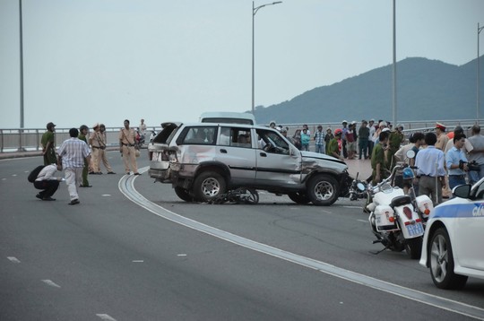 da nang oto tong 3 nguoi vang khoi cau thuan phuoc