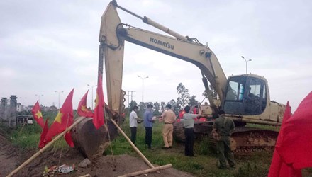 cong an vao cuoc vu nong dan bi may xuc gay thuong tich