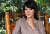 dinh y nhung rao riet hoc tieng duc de dong phim