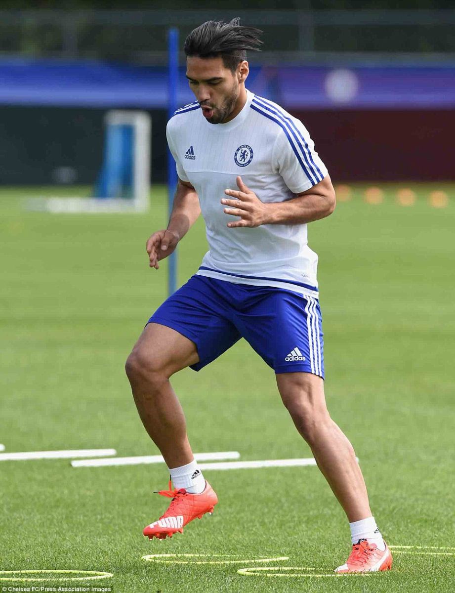 falcao san sang cho thu thach moi tai chelsea
