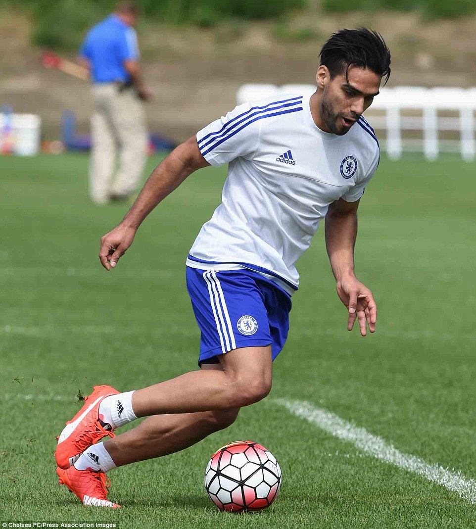 falcao san sang cho thu thach moi tai chelsea
