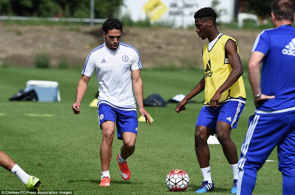 falcao san sang cho thu thach moi tai chelsea