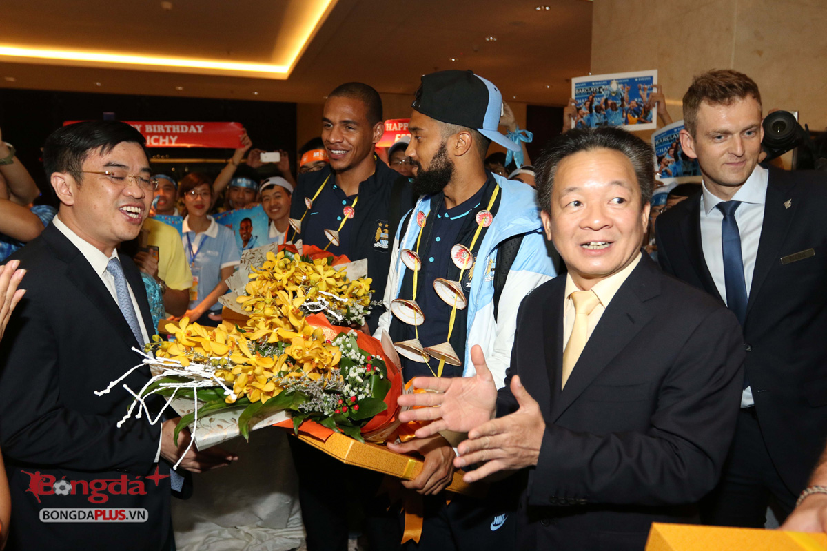 toan canh hanh trinh tai viet nam cua man city ngay thu nhat