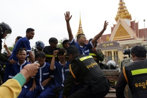 campuchia bat giu nhieu nguoi bieu tinh phan doi luat ngo