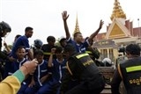 campuchia bat giu nhieu nguoi bieu tinh phan doi luat ngo