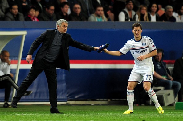 hlv mourinho hazard xuat sac hon ronaldo