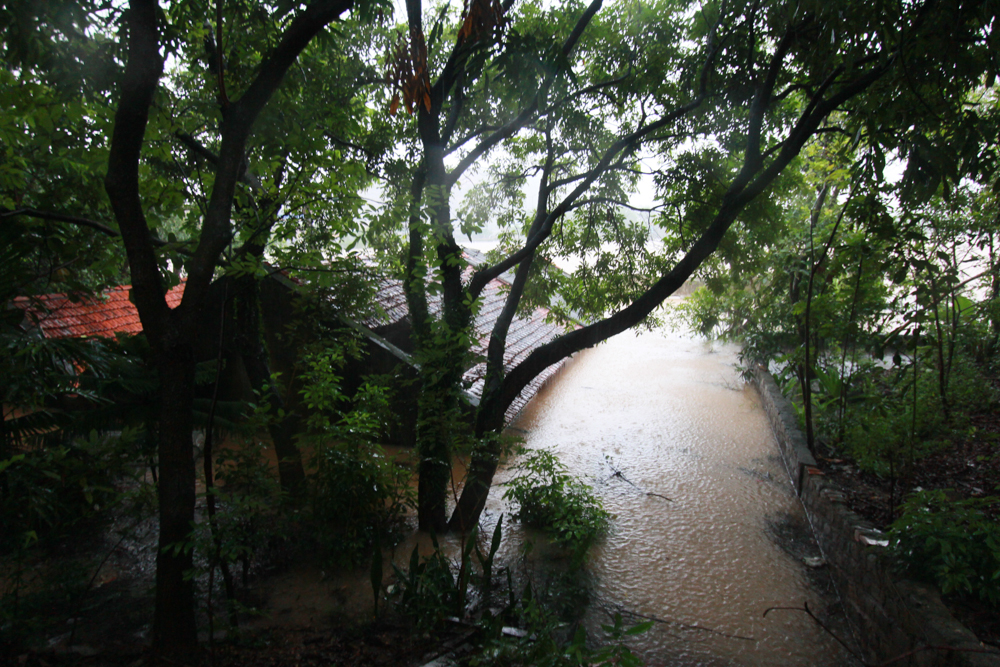 3 ngoi nha bi sap chon vui 9 nguoi o quang ninh