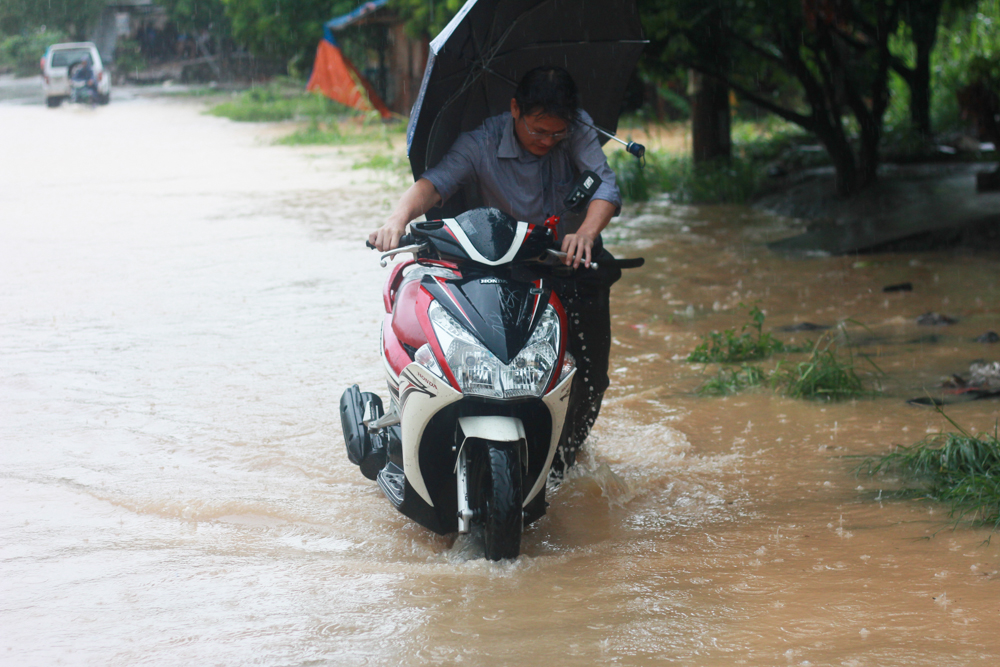 3 ngoi nha bi sap chon vui 9 nguoi o quang ninh