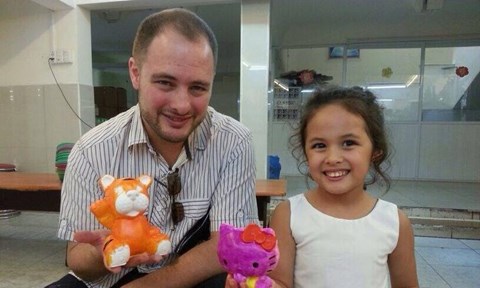 mot phu nu nuoc ngoai bi chong cu lua cuop con lay het tai san