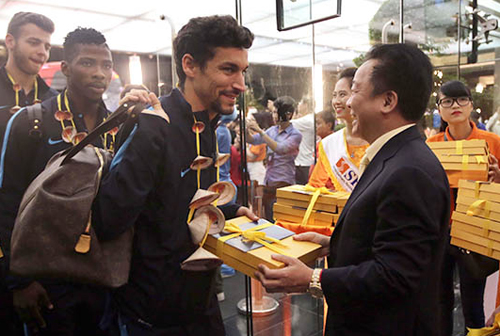 bau hien vi noi nhuc 5 nam truoc ma dua man city sang viet nam