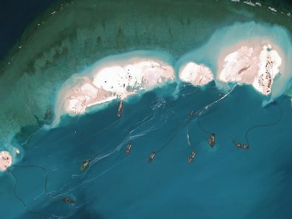 trung quoc don doc tren bien dong