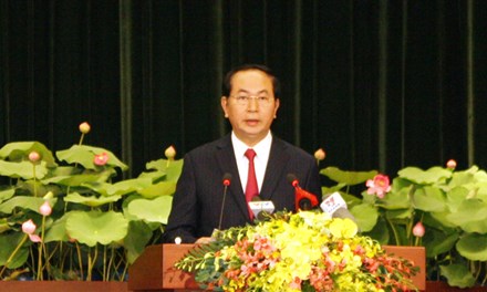 tp ho chi minh quyet tam di truoc va ve dich truoc trong xay dung bao ve dat nuoc