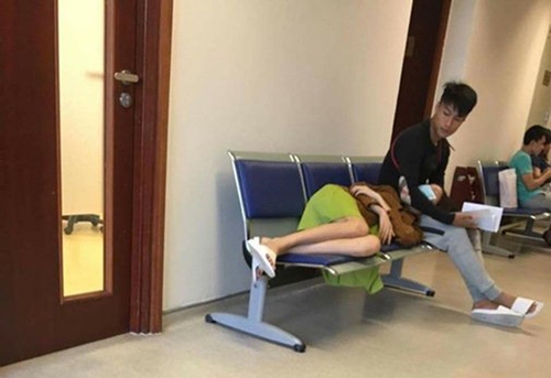 mac hong quan cuoi chay vi ky han mang bau 4 thang