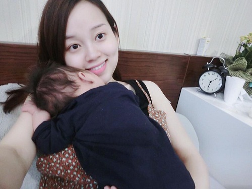 ly kute bat ngo khoa het anh con trai tren facebook khien fan hoang mang