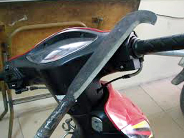 len con dong kinh doi tuong cam dao sat hai 2 chau be nha hang xom