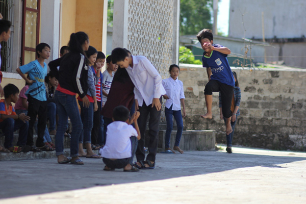 119 hoc sinh vung ang tro lai truong sau 2 nam bi buoc o nha