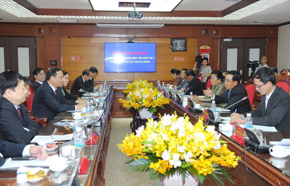 pho chu tich nuoc chdcnd lao quan tam toi quan he ket nghia hai duong va vientiane