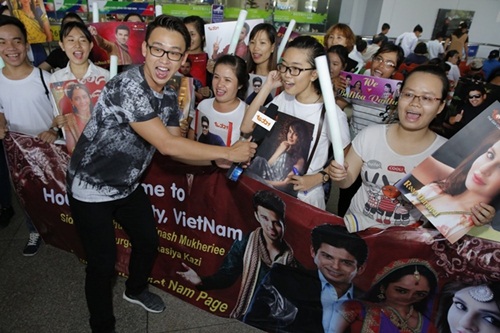 fan viet chao don nong nhiet dan sao phim co dau 8 tuoi