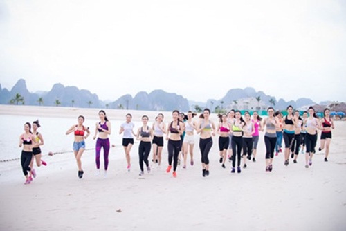 thi sinh hoa hau viet nam don sach rac tren bien tuan chau