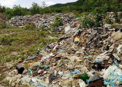 phat hien 50 tan rac co chu trung quoc do trom tai ha tinh