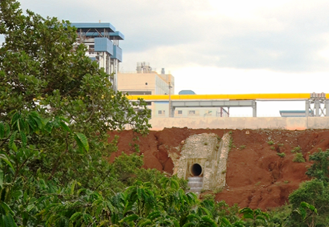 hoa chat nha may alumin nhan co ro ri khien nhieu nguoi man ngua