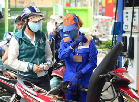 giu nguyen de xuat tang thue moi truong toi da 8000 donglit xang