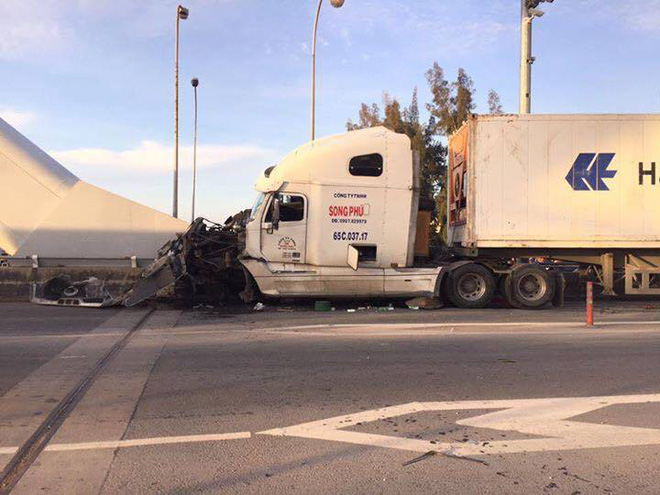 sai gon xe container tong vao doan di xe dap 3 nguoi thuong vong