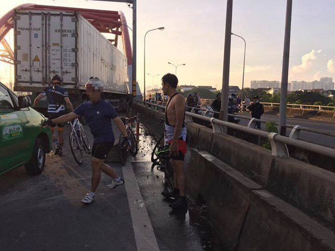 sai gon xe container tong vao doan di xe dap 3 nguoi thuong vong