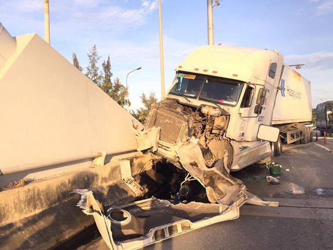 sai gon xe container tong vao doan di xe dap 3 nguoi thuong vong