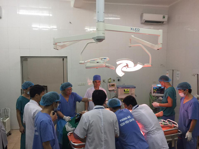 nghe an bao ve benh vien bi nguoi nha benh nhan dung dao dam da tu vong