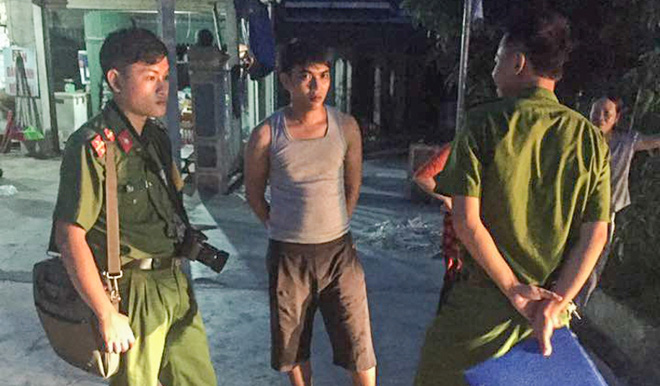 thuong uy duc neu khong phan xa nhay len bam vao dau xe se bi xe container de nat