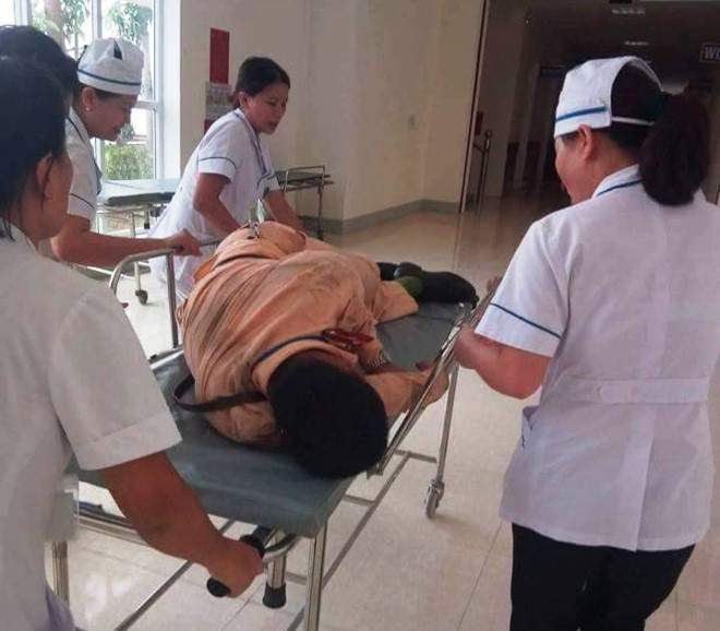 thuong uy duc neu khong phan xa nhay len bam vao dau xe se bi xe container de nat