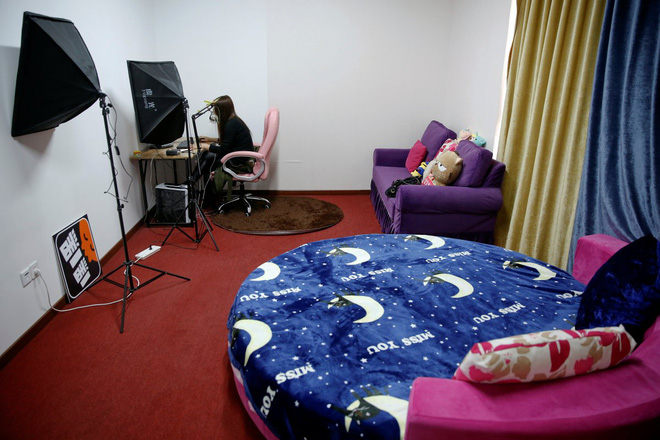 mat trai cua nhung nha may san xuat hot girl cho nganh cong nghiep livestream trung quoc