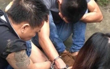 hai duong dan lang vay bat nhom 3 nguoi vi nghi den nghia trang dao mo lay trom vang