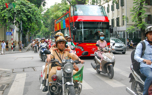 nhung lo lang khi di xe buyt 2 tang o ha noi
